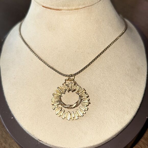Vintage Necklace with  Double Hoop Pendant! - Picture 3 of 8